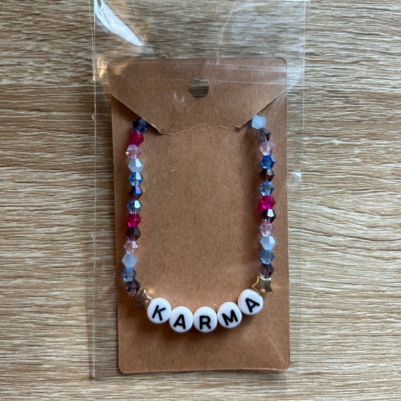 Karma adjustable Taylor swift friendship bracelet - Picture 2 of 2